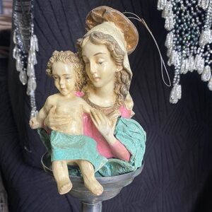 Vintage Handcrafted Silvestri papier-mâché Madonna and child ornament